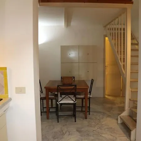 Casa Lemon - On The Scalo Galera Port In